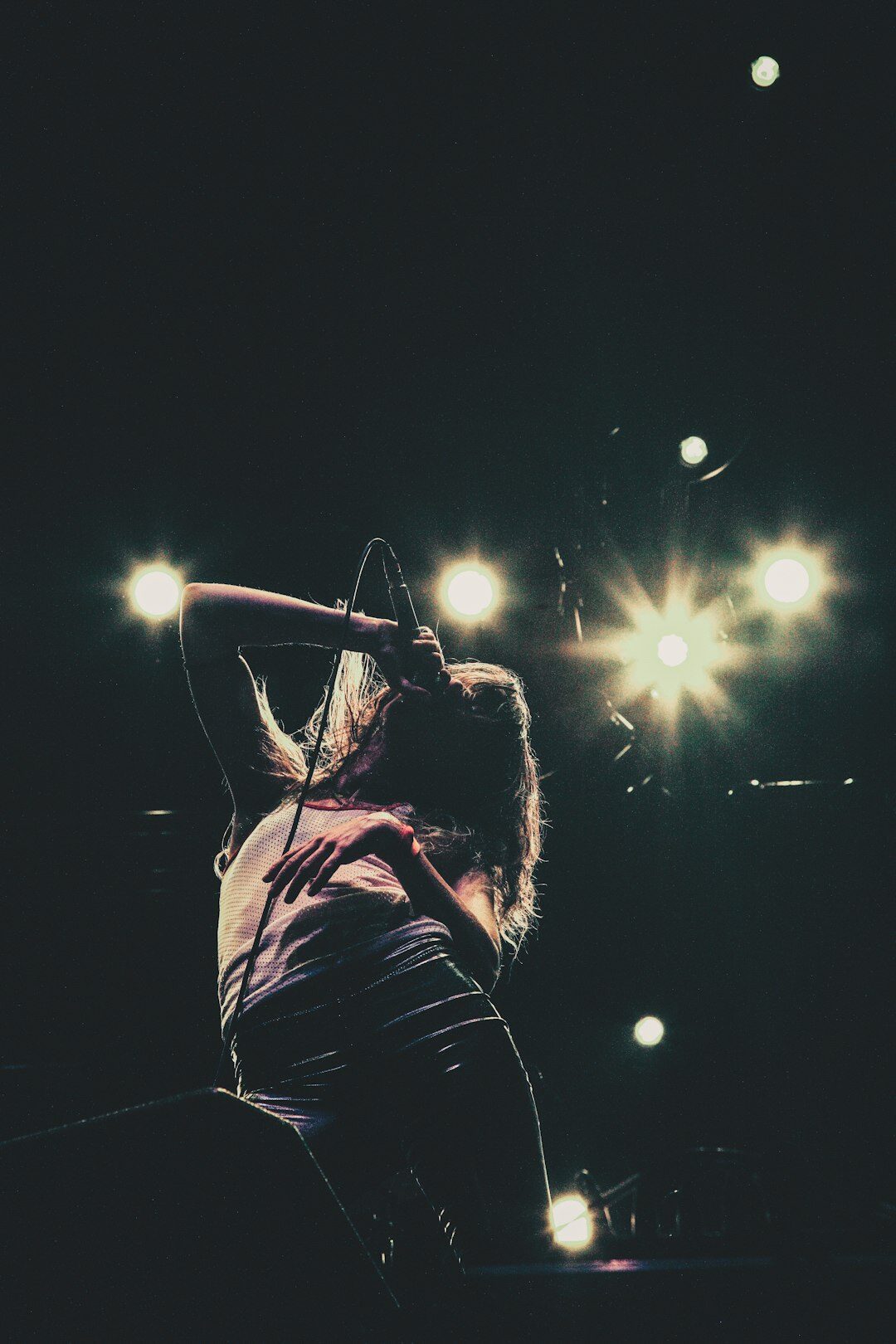 shakira performing live